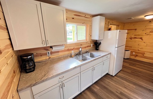 Honor Casa | Cozy Sleeping Bear Dunes Cabin