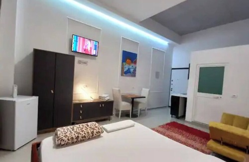 Tirana Condominio | Cozy small apartment with Netflix and AC