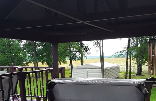 Crossville Cabina | Cozy small cabin in quiet, secluded area, with remarkable mountain view