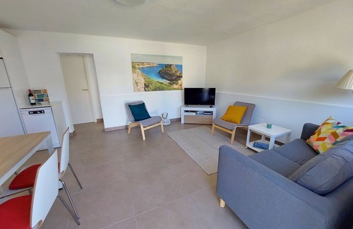 Cala Llombards Chalet De Esquí | acogedor, pequeño chalet recién reformado para 4 personas, en absoluto. el mar