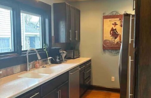 Meridian-Kessler Casa | Cozy Sobro Bungalow in the heart of meridian kessler