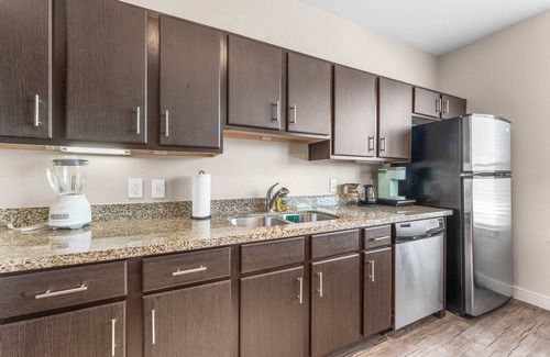 Pleasant Valley Apartamento | Cozy SoCo 1BR King Suite w/ GymPickleballLaundry