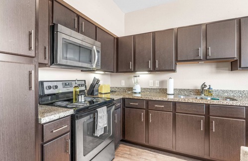 Pleasant Valley Apartamento | Cozy SoCo 1BR King Suite w/ GymPickleballLaundry