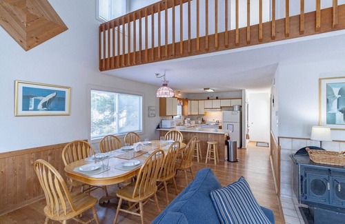 Tuckahoe Casa | Cozy soundside Duck home w/ community pool and tennis!