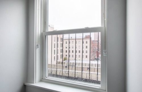 Columbus Apartamento | Cozy South End Studio near T, Shops + Dining, by Blueground