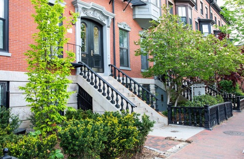 Columbus Apartamento | Cozy South End Studio near T, Shops + Dining, by Blueground