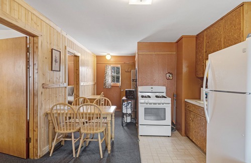South Fork Cabina | Acogedor alquiler de South Fork con cocina, jacuzzis compartidos, WiFi gratis. ¡Se admiten perros!