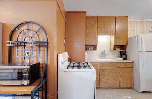 South Fork Cabina | Acogedor alquiler de South Fork con cocina, jacuzzis compartidos, WiFi gratis. ¡Se admiten perros!