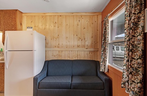 South Fork Cabina | Acogedor alquiler de South Fork con cocina, jacuzzis compartidos, WiFi gratis. ¡Se admiten perros!