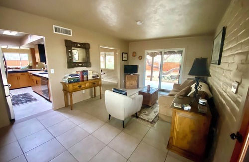Tubac Casa | Cozy Southwest Custom Burnt-Adobe Brick Hacienda 3 bd 2 ba in Tubac with pool