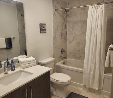 Brampton Villa | Cozy, Spacious 2 bdrm basement apartment with kitchenette, sleeps up to 5