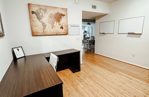 Sawtelle Condominio | Cozy & Spacious 2BR/2BA Pet-Friendly Haven in Los Angeles