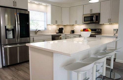 Oakland Hills Casa | Cozy & Spacious 2BR/2BA Gem in Sunshine State, close to the beach