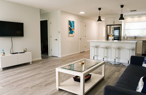 Oakland Hills Casa | Cozy & Spacious 2BR/2BA Gem in Sunshine State, close to the beach