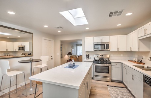 Winchester Casa | Cozy, spacious 4 bedroom house! Near strip!