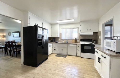 Northside Casa | Cozy Spacious 4B2B close to SJC airport and SAP