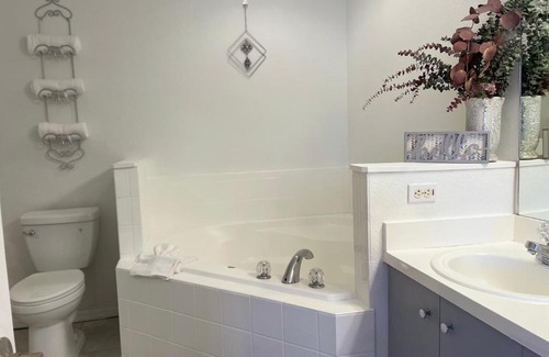 Kissimmee Casa | Cozy Spacious 4bd with Garden tub near Disney