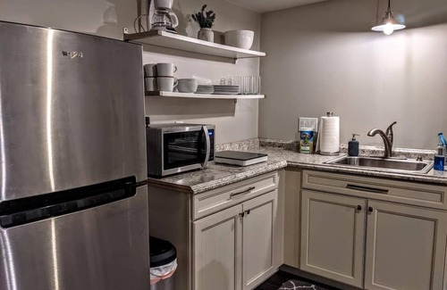 Bellingham Casa | Cozy & Spacious Daylight Basement Suite +HOT TUB!