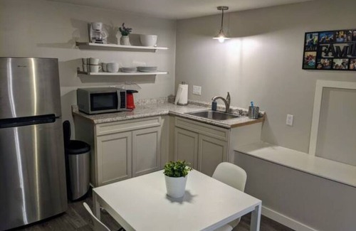 Bellingham Casa | Cozy & Spacious Daylight Basement Suite +HOT TUB!