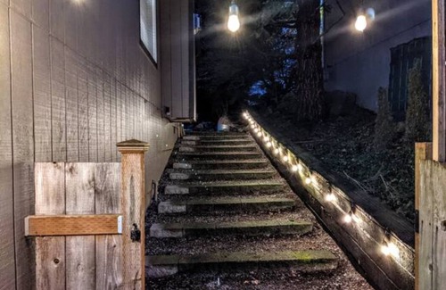 Bellingham Casa | Cozy & Spacious Daylight Basement Suite +HOT TUB!