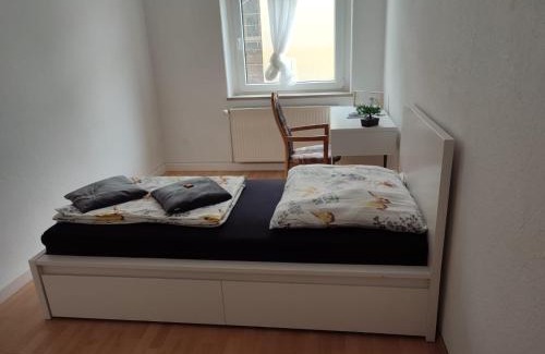 Halle Casa | Cozy spacious room near Halle Hbf w/ iPad, Netflix & Wi-Fi