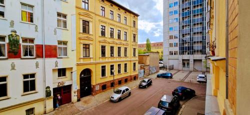 Halle Casa | Cozy spacious room near Halle Hbf w/ iPad, Netflix & Wi-Fi