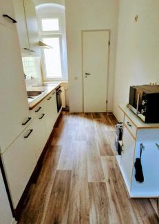 Halle Casa | Cozy spacious room near Halle Hbf w/ iPad, Netflix & Wi-Fi