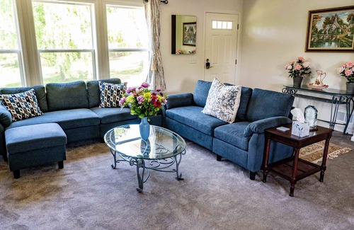 Port Matilda Casa | Cozy, Spacious Family Home w/Yard, Fire Pit, Grill - Pet Friendly! Near PSU