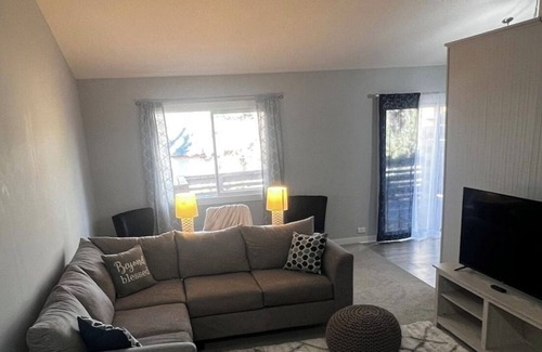 Shakopee Casa | Cozy spacious family townhome just 5 minutes to Valley Fair Amusement Park!