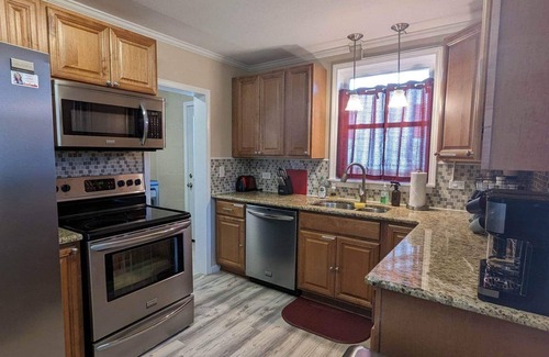 Oak Ridge Casa | Cozy, Spacious, Great Location to amenities