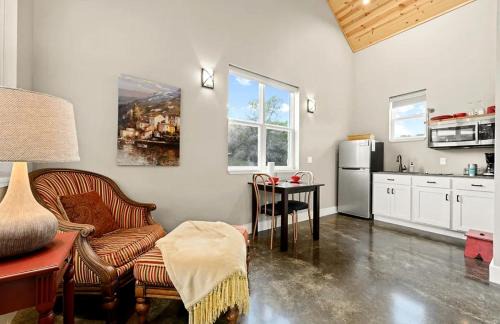 Dripping Springs Casa | Cozy Spacious Studio Cottage for a Peaceful Romantic Escape to Texas Hill Country near Dripping Springs, Texas