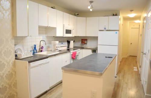 East Kildonan Casa | Cozy, Sparkly 3 Bedroom with ensuite bathroom