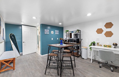 Speedway Casa | Cozy Speedway Basement. Pet Friendly
