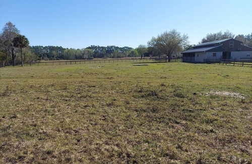 Lake George Casa | Cozy Stable Apartment - Bring your horse !