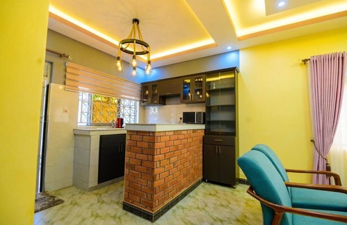 Entebbe Casa | Cozy standalone bungalow for a retreat, party and a home. Secure & Pet-Friendly!