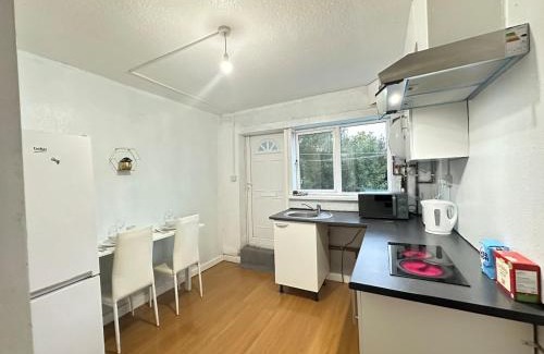 Cradley Apartamento | Cozy Stay for 3 in the West Midlands - BPG Holiday Home 4