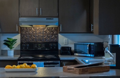 La Crosse Apartamento | Cozy Stay- Located minutes from the LaCrosse Regional Airport! Pet Friendly!