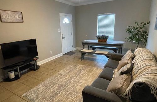 Sunshine Apartamento | Cozy Stay Near Dow, Golf, & LSU