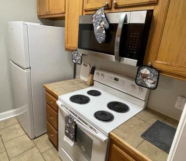 Sunshine Apartamento | Cozy Stay Near Dow, Golf, & LSU