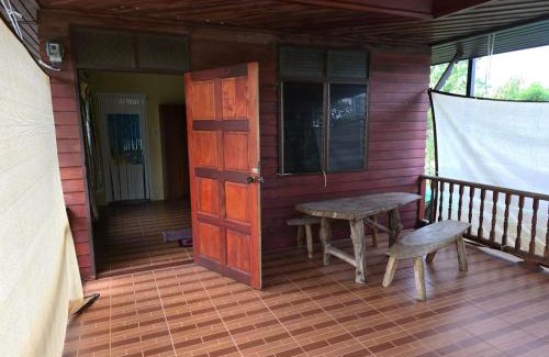 Thong Sala Apartamento | Cozy Stay Near Pier, Food & Fun