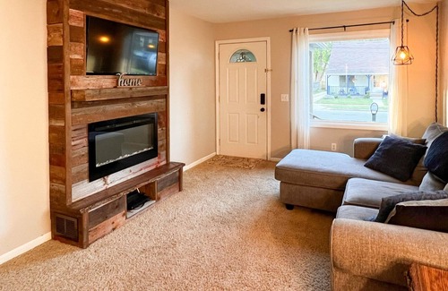Grand Rapids Casa | Cozy stay with backyard firepit and minutes from GR