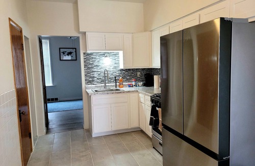 St. Louis Casa | Cozy STL Newport Suite, close to Downtown, Hospitals, Universities, and schools.