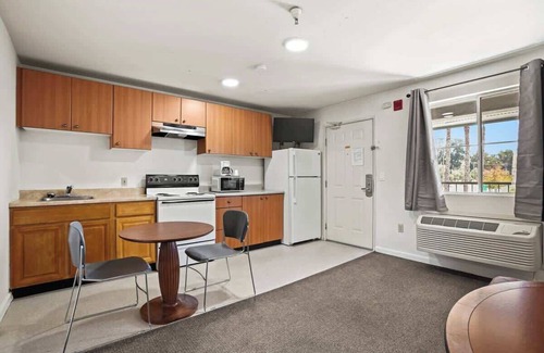 Fremont Casa | (Cozy studio, 1BED, 1BA, w/ kitchen)