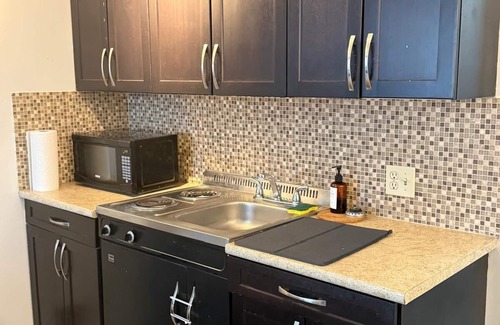 Eau Claire Apartamento | Cozy Studio | 2 Twin Beds, Steps from Bow River