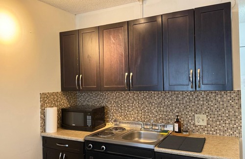 Eau Claire Apartamento | Cozy Studio | 2 Twin Beds, Steps from Bow River