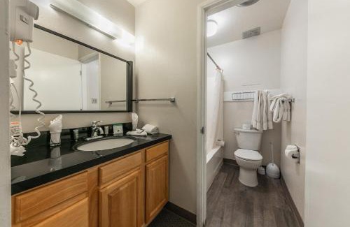 Truckee Casa | Cozy Studio #226 at Donner Lake Village
