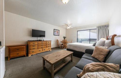 Truckee Casa | Cozy Studio #226 at Donner Lake Village