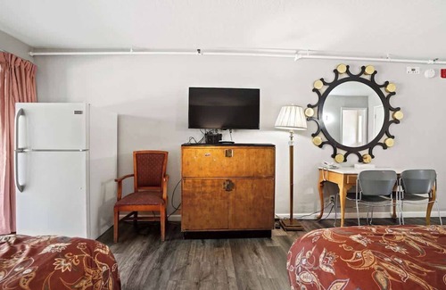 Fremont Casa | (Cozy studio, 2BED, 1BA, No kitchen)