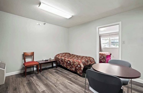 Fremont Casa | (Cozy studio, 2BED, 1BA, w/ kitchen)