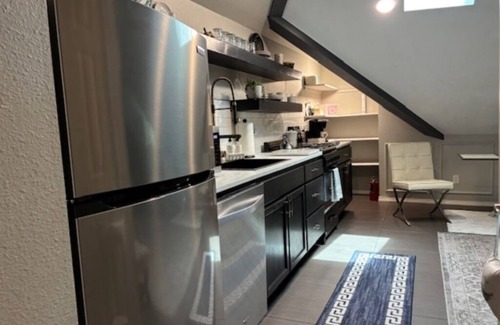 Bixby Apartamento | Cozy Studio Apartment above Garage